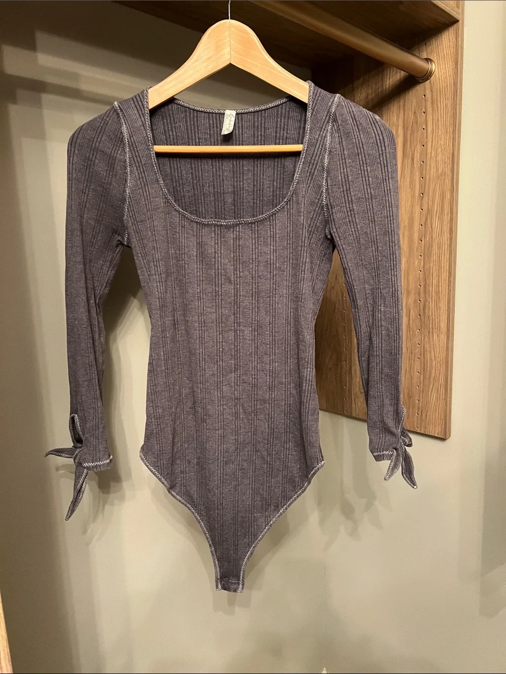 **NEVER WORN** Free People Ribbed Long-Sleeve Scoop Neck Bodysuit in Gray